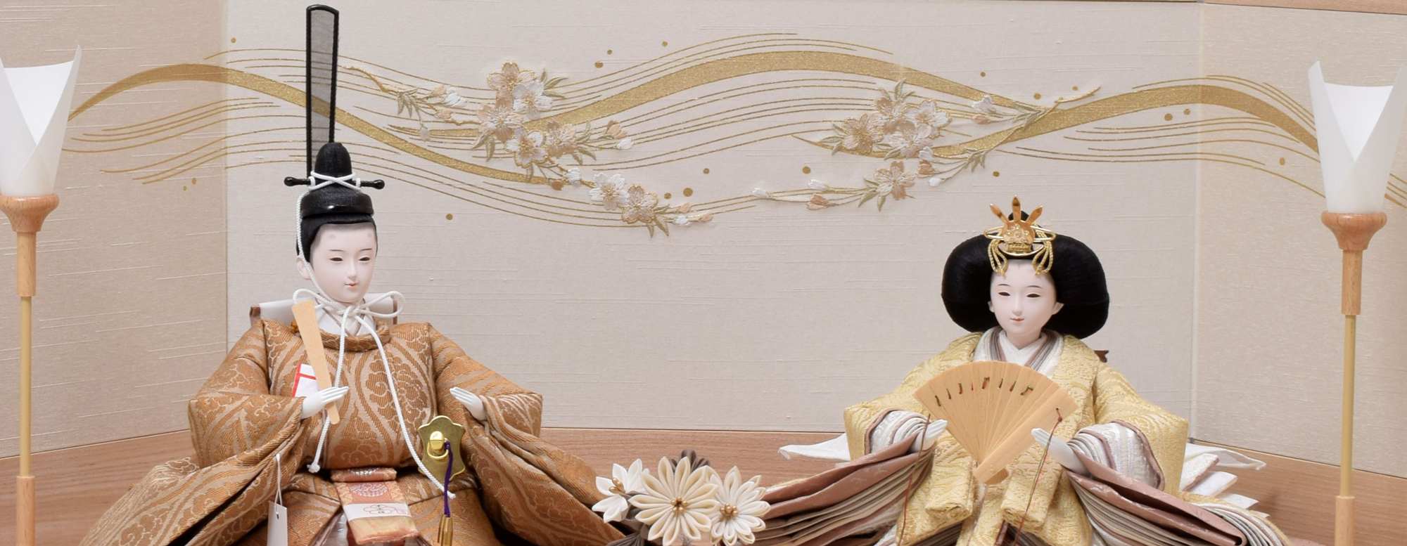 雛人形と金彩加工の屏風